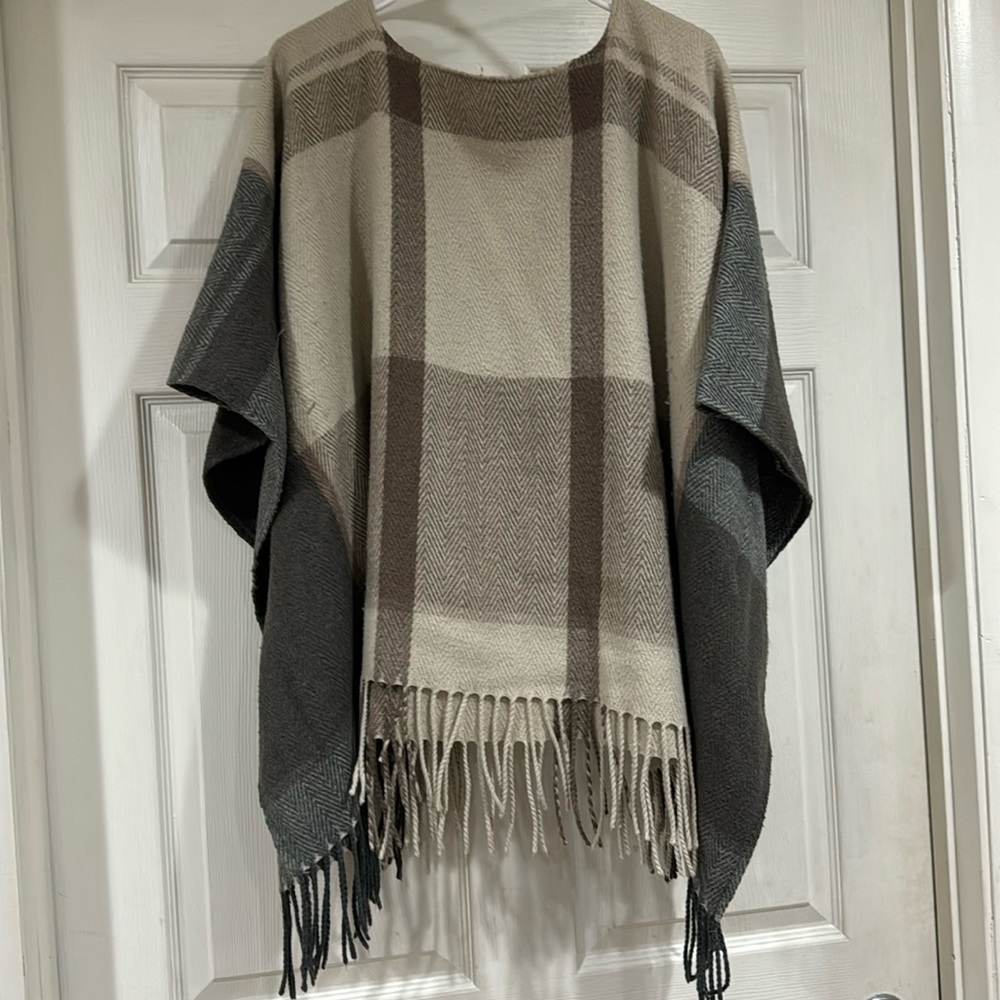 Cream poncho